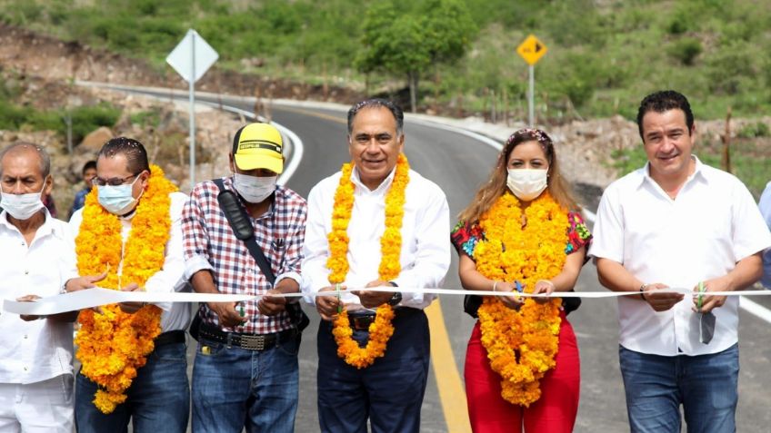 Héctor Astudillo atiende a los pueblos de Alto Balsas; inaugura su carretera