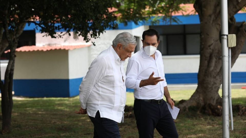 Vila Dosal recibió al jefe del Ejecutivo federal, quien arribó procedente del estado vecino de Quintana Roo Foto: Especial