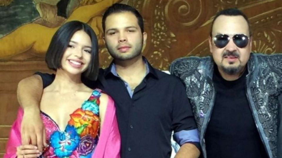 Pepe Aguilar y sus hijos Ángela y Leonardo. Foto: Especial