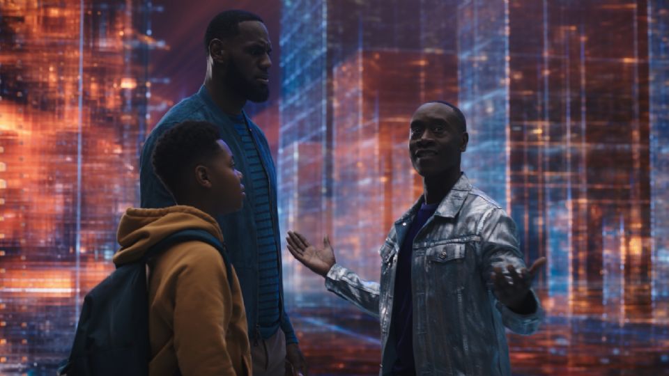 El actor Don Cheadle considera que la gente encontrará más que un partido de basquetbol con la súper estrella del momento en “Space Jam: A New Legacy”