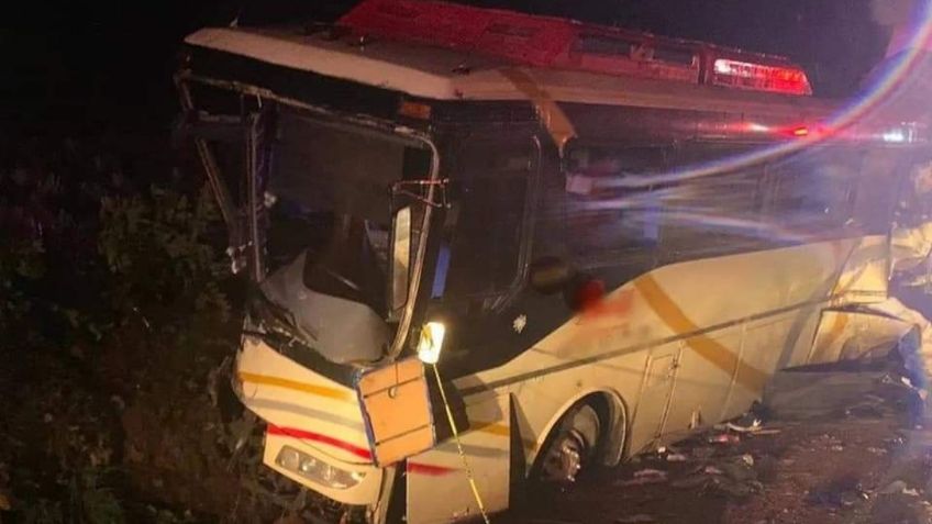 Cuatro muertos y 16 lesionados es el resultado del accidente de un tráiler en Jalisco