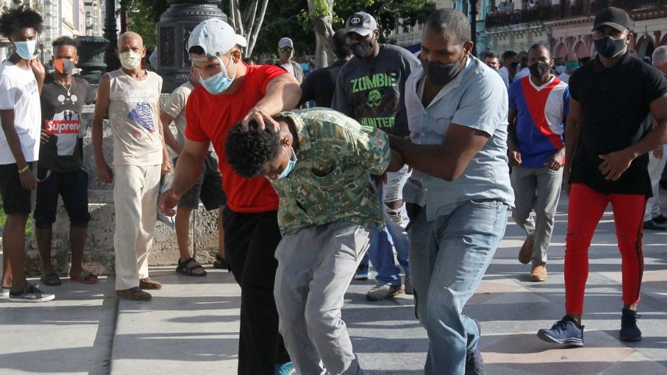 En redes sociales se compartieron imágenes de los enfrentamientos. Foto: Reuters