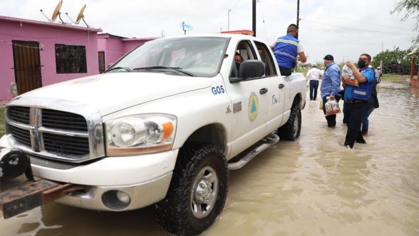 Cabeza de Vaca recorre zonas inundadas de Matamoros, Tamaulipas