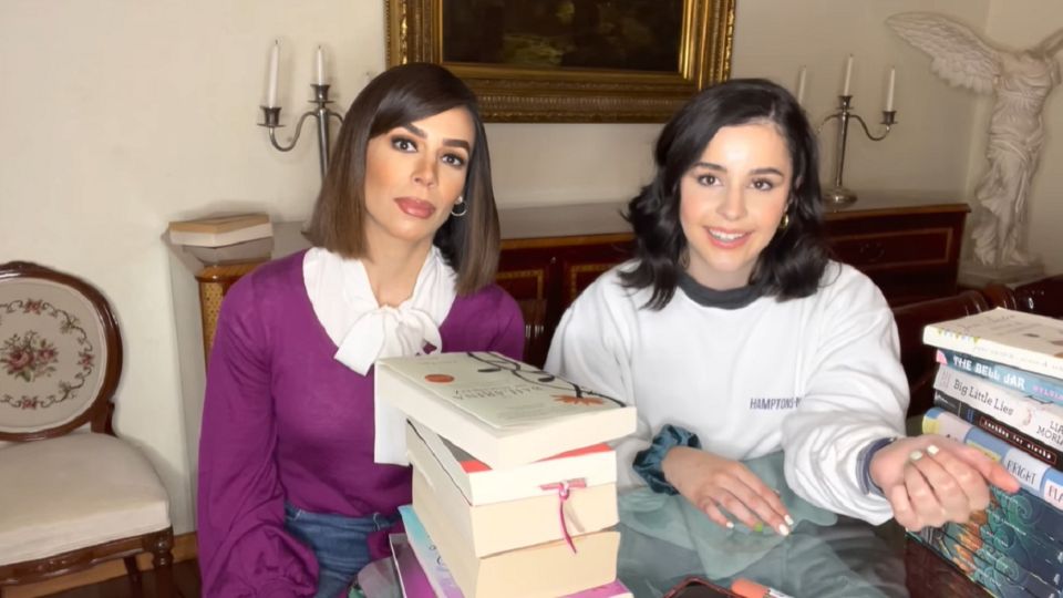 Biby Gaytán asegura que su hija la supera en su gusto por la lectura. Foto: Captura de pantalla