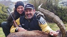 ¡Igual que Lucero! Así posa su hijastro Micho Kuri al lado de cadáver de una exótica especie: FOTO