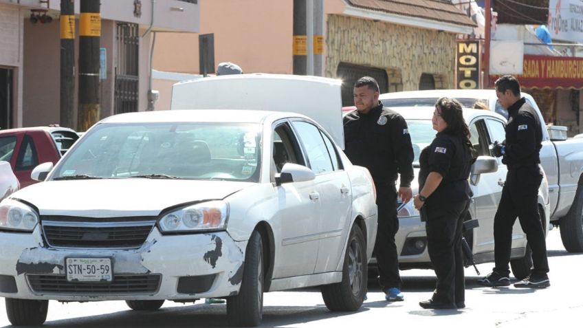 Control Vehicular de Nuevo León detiene a dos personas por portar documentos falsos