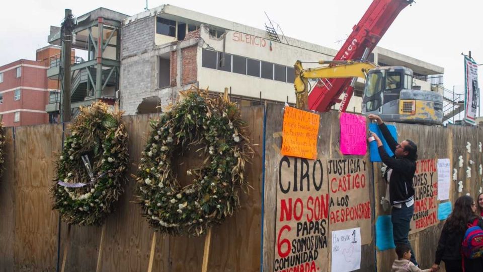 Las paredes cuarteadas y con enormes orificios, ahora son el refugio de al menos, cinco gatos que son alimentados por vecinos de la zona