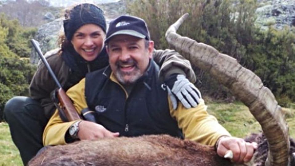 Lucero generó polémica tras posar feliz luego de ir de cacería. Foto: Especial