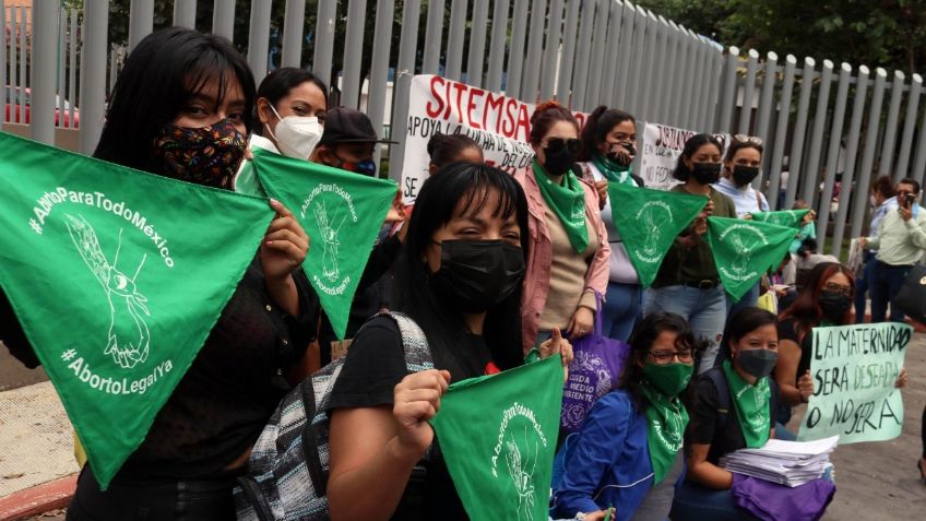 Jovencitas de Preparatoria Tlajomulco acusan a un maestro y a un prefecto de acosarlas y violentarlas sexualmente