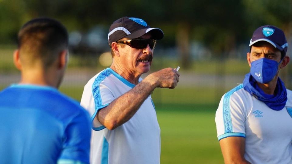 En 2002 fue el segundo entrenador de Ignacio Ambriz con el conjunto de Puebla. Foto: Twitter / futnacionalgt