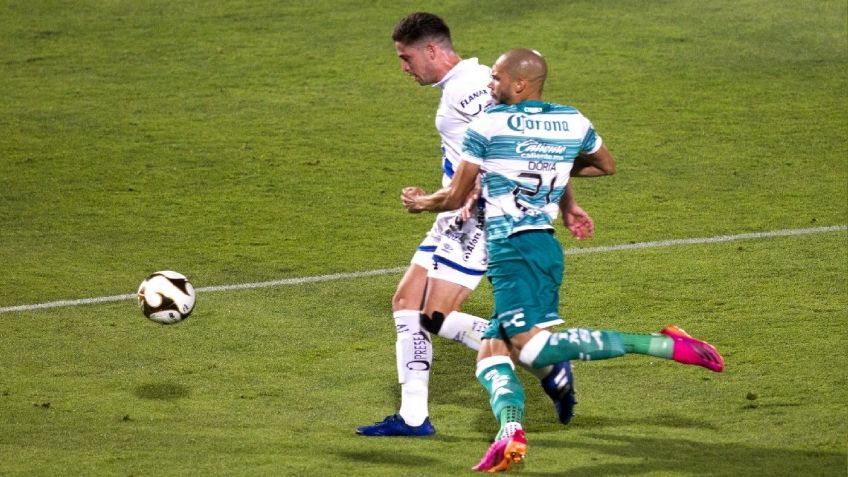 “Una pelota de futbol no es para ganar tanto dinero”, así lo expresa Gerardo Liceaga en su cortometraje ‘Un balón’