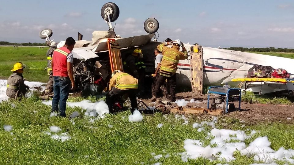 La avioneta se estrelló al momento de querer aterrizar. Foto: Especial