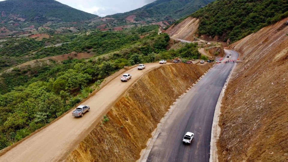 ESCENARIO. Se reanudaron trabajos de autopista en Oaxaca, por el pacto entre la IP y gobierno. Foto: Especial
