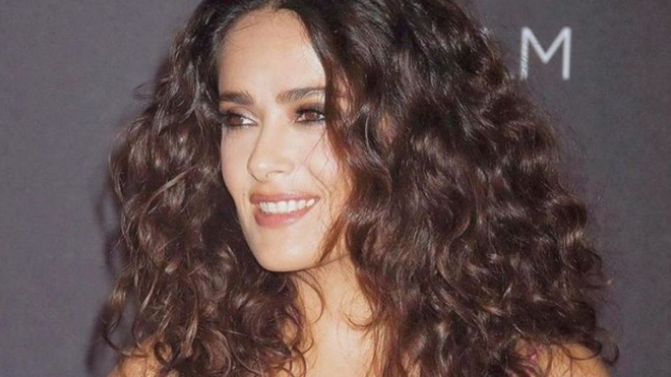 Salma apareció en los BAFTA con un vestido gótico. Foto: Instagram / @salmahayek