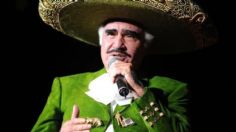 Vicente Fernández publica FOTO rodeado de vacas y se dice feliz de ser ranchero