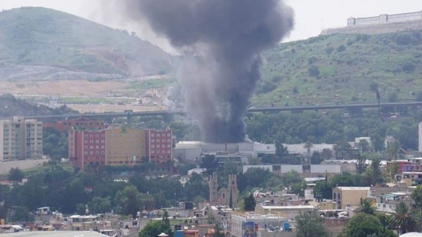 Tlalnepantla: Reportan incendio en fábrica de muebles; humo afecta a automovilistas en Periférico| VIDEOS