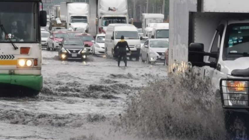 Periférico y Circuito Interior con encharcamientos provocados por fuerte lluvia: VIDEOS