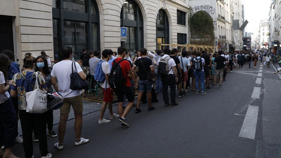 Los contagios por coronavirus en Francia se situaron en 18 mil, en 24 horas, contra menos de siete mil una semana antes. Foto: AFP