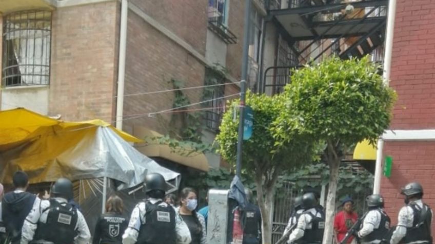 Operativo en unidad habitacional de la GAM contra narcomenudeo deja 5 detenidos