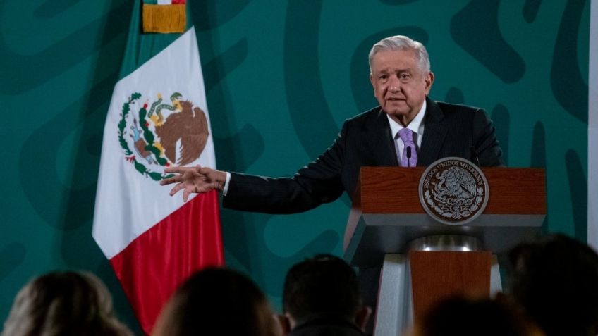 INE ordena bajar mañanera de AMLO sobre pensión de adultos por veda electoral