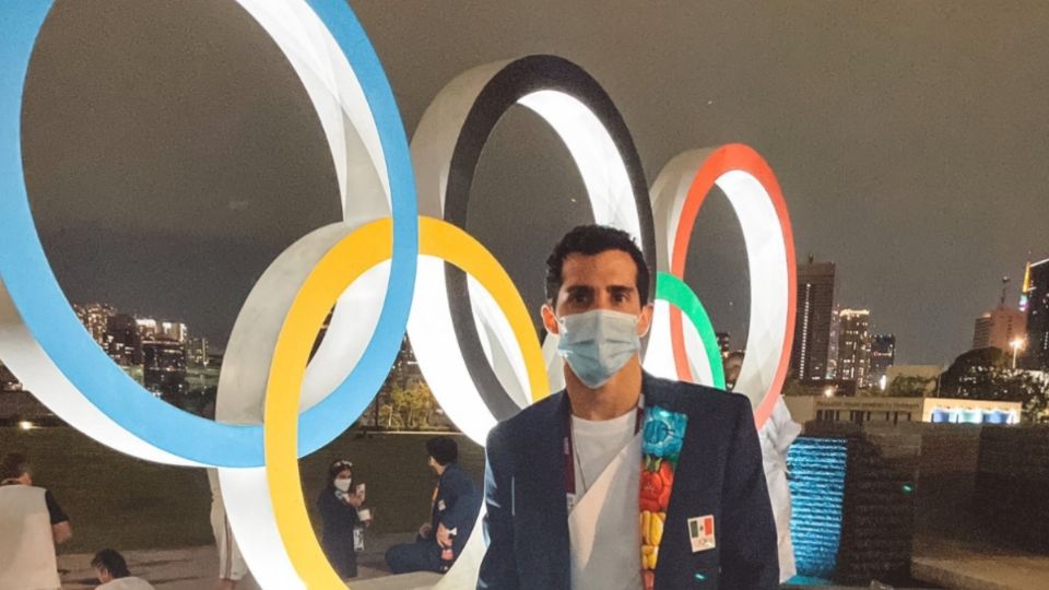 El clavadista destacó como el abanderado mexicano durante la Ceremonia de Ia inauguración de los Juegos olímpicos. FOTO: Twitter