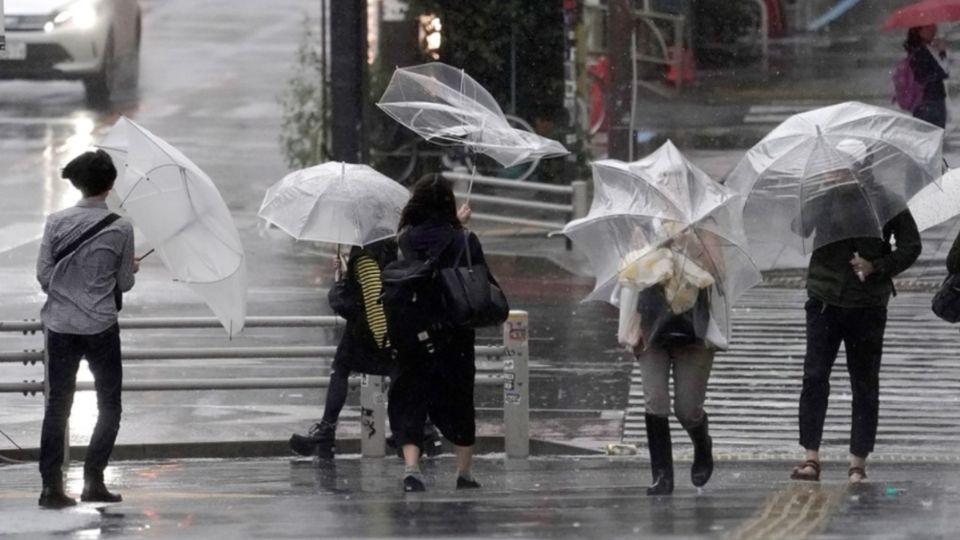 Está previsto que entre el lunes y el martes el tifón se aproxime a Tokio. FOTO: EFE