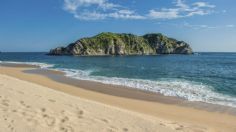 Por tercera ola de Covid-19 cierran playas de Oaxaca; Huatulco operan al 60%