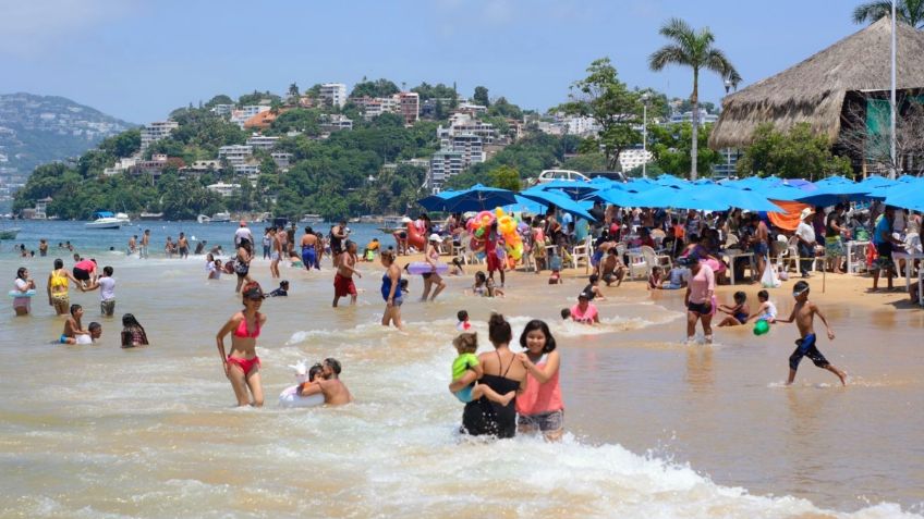 Alcaldesa de Guerrero reprueba que turistas llenen Acapulco