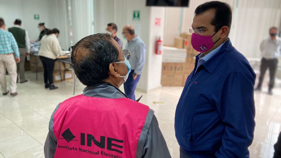 El vocal Joaquín Rubio dijo que también se donará papelería.