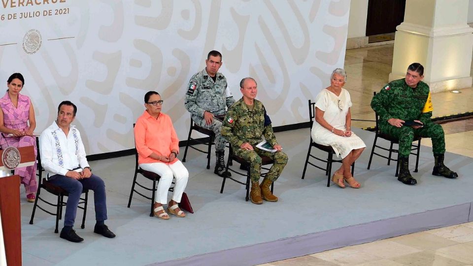 ESTADO DE FUERZA. Los integrantes del gabinete de Seguridad acompañaron al Presidente en su gira por Veracruz. Foto: Especial