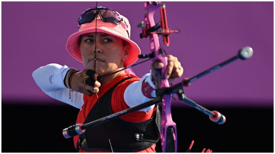 Decepcionante actuación de Aída Román en su competencia individual de tiro con arco
Foto: AFP