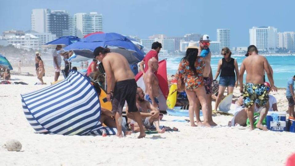 Imagen de la playa en la el puerto de Mazatlán. Foto: Cuartoscuro