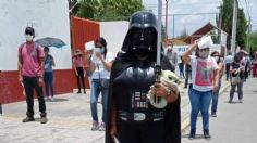 ¡Darth Vader no es inmune al Covid-19!: el villano de Star Wars se vacuna en Puebla