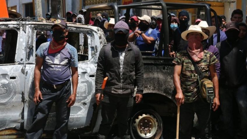 Autodefensas "El Machete" toman el Palacio de Gobierno de Tuxtla Gutiérrez| VIDEO