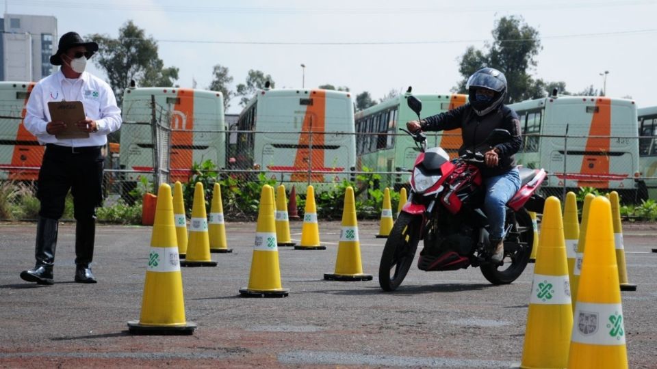 La certificación también es importante para que los motociclistas se sientan seguros al trasladarse en la CDMX. FOTO: Cuartoscuro