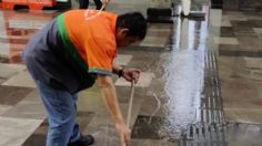 Registran "cascadas" en Metro Merced en CDMX por intensa lluvia: VIDEO