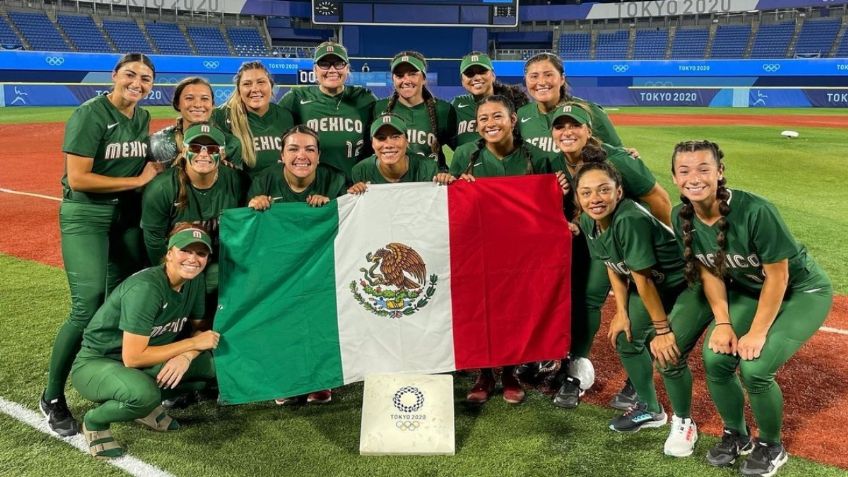 Stefanía Aradillas deja atrás la polémica y presume todos sus uniformes de softbol: VIDEO