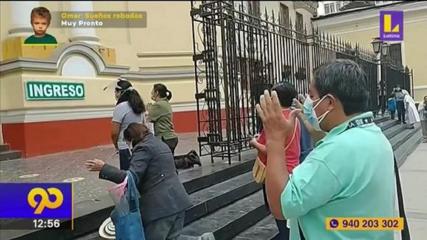 Sismo en Perú: Personas rezan frente a la Catedral de Piura, ante temblor de 6.1 grados | VIDEO