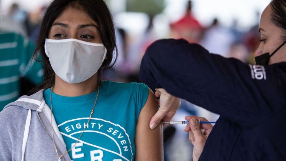 Al día de hoy en las seis Alcaldías que se vacuna a jóvenes, de 18 a 29 años de edad, se han aplicado 367 mil 419 dosis. FOTO: ESPECIAL