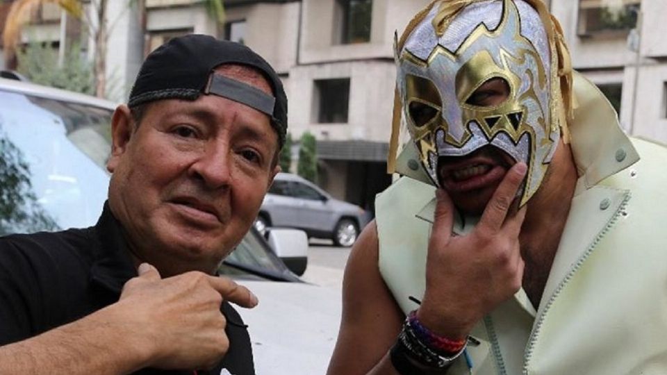 El Escorpión Dorado se despidió de su amigo Sammy Pérez, quien falleció este viernes por la madrugada. Foto: Especial