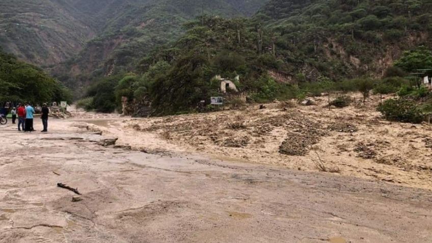 Se desborda el río en las Grutas de Tolantongo; desalojan a 500 turistas