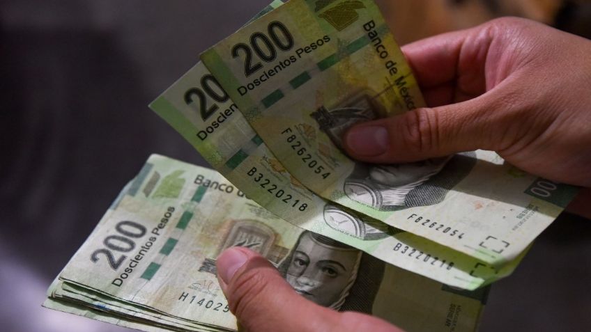 Peso inicia con una ligera pérdida, Bolsa avanza