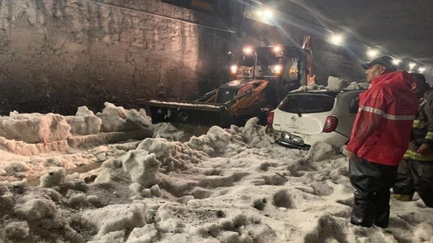 Tlalnepantla: Un hombre murió de hipotermia al quedar atrapado en un auto durante la inundación de este 5 de julio