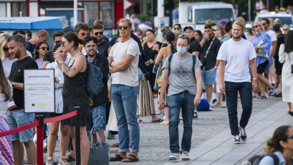 A demás de que el cubrebocas ya no será obligatorio, los ciudadanos con su esquema de vacunación completo podrían 'vacacionar' en países donde la alerta se encuentra en color ámbar. FOTO: ESPECIAL