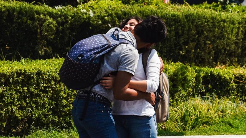 ¿Qué es el Día Internacional del Beso Robado y cuál es el más famoso de la historia?