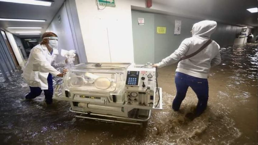 Estado de México: Trasladan a 67 pacientes del hospital de Atizapán por inundaciones