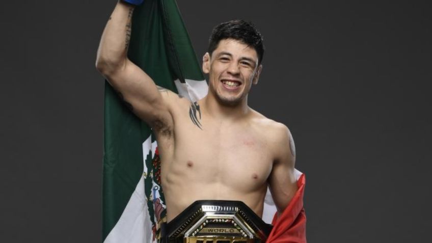 AMLO recibe a Brandon Moreno, primer campeón mexicano de la UFC: FOTO