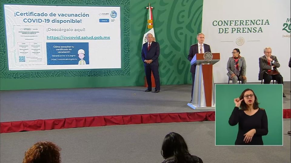 López-Gatell presentó el certificado de vacunación contra Covid-19 
FOTO: YouTube