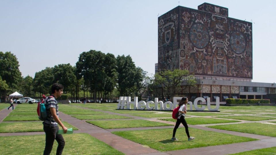 Desde hace un par de meses en la UNAM se realizan labores de limpieza y desinfección en los diversos espacios universitarios y planteles educativos, FOTO: Cuartoscuro