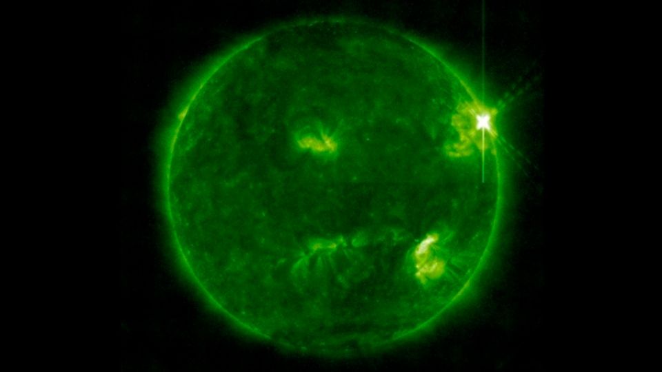 La explosión generó un breve apagón de radio en la Tierra, de a cuerdo con el Centro de Predicción del Clima Espacial de EU. FOTO: Twitter